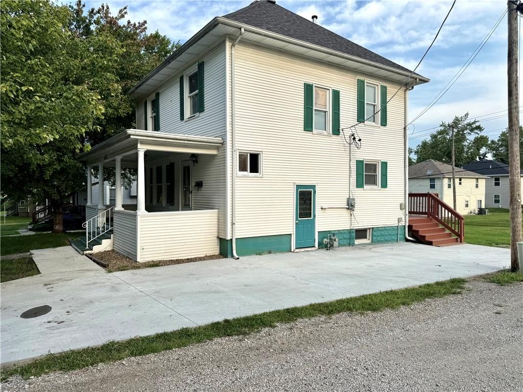 415 W 4th Street — photo 2