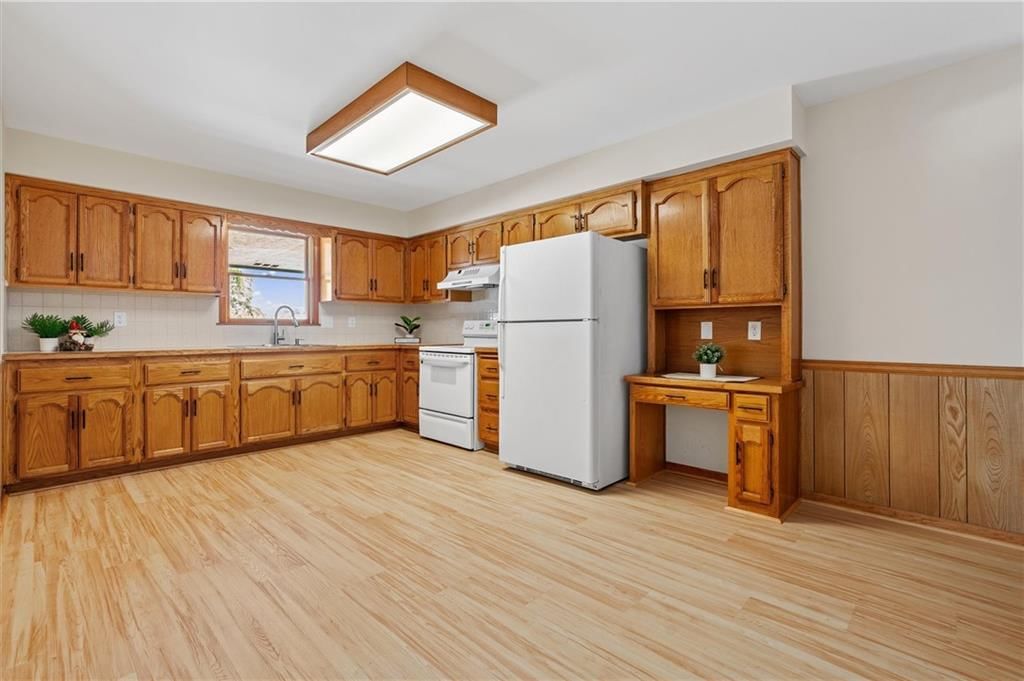 Photo 11 of 34 - 1701 Birch Street