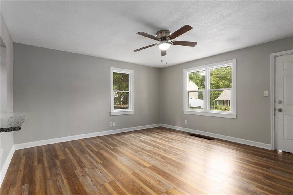 Photo 8 of 31 - 412 N Fairview Avenue