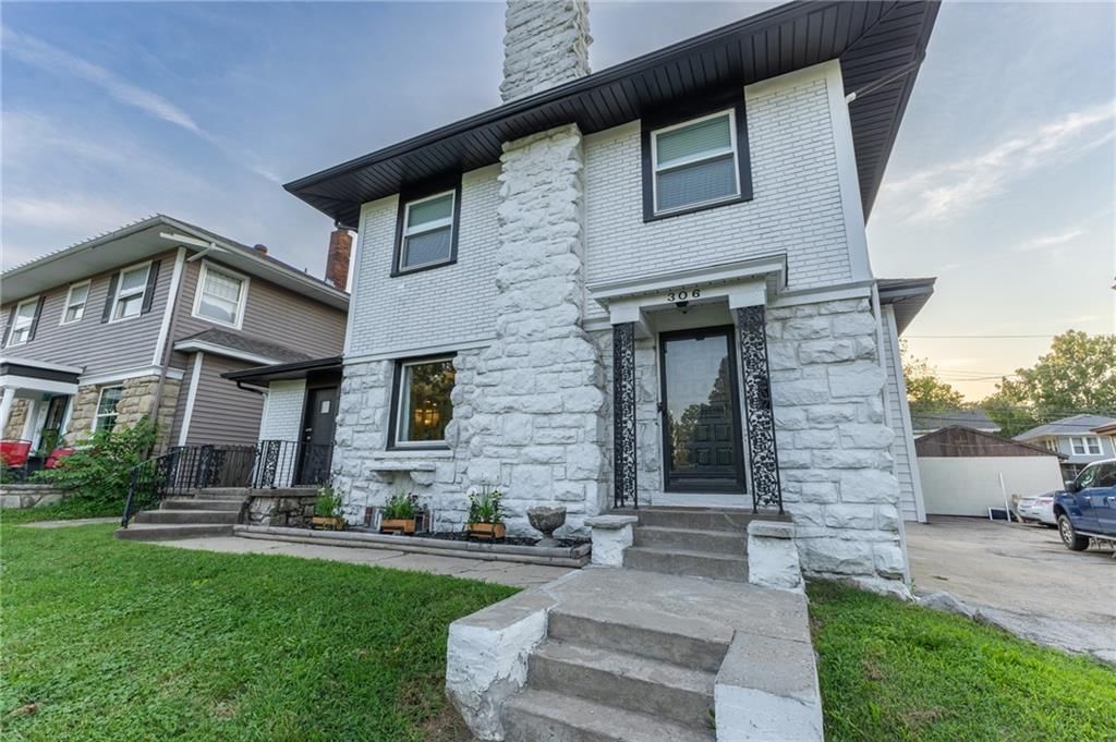 306 N Van Brunt Boulevard — photo 2