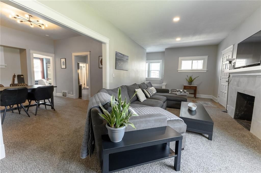 306 N Van Brunt Boulevard — photo 10