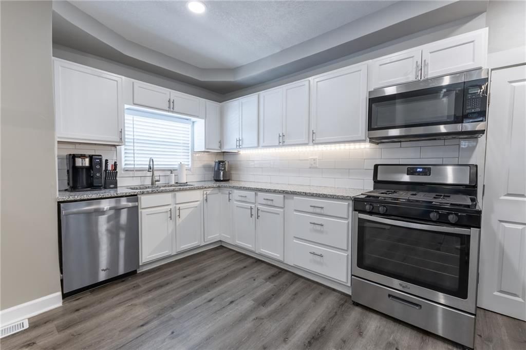 306 N Van Brunt Boulevard — photo 13