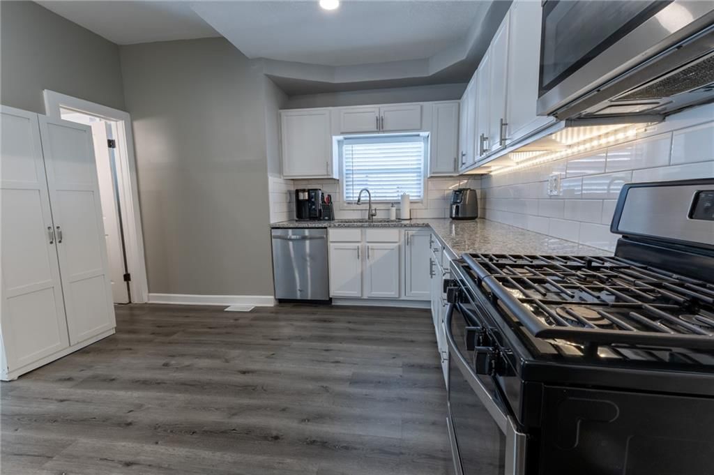 306 N Van Brunt Boulevard — photo 15