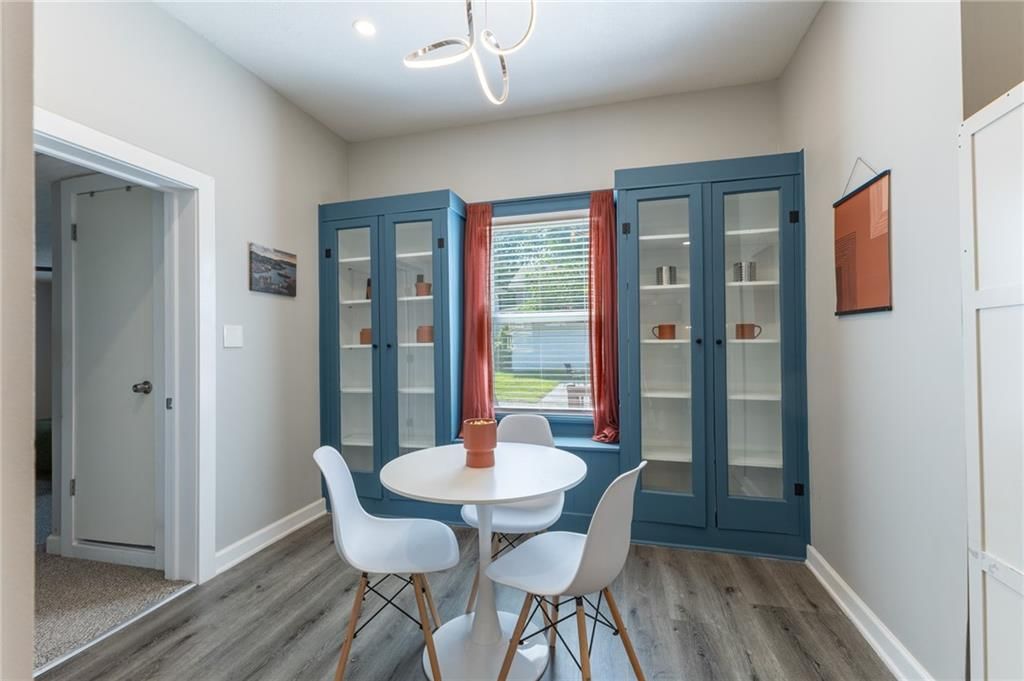 306 N Van Brunt Boulevard — photo 17