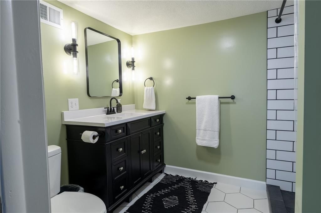 306 N Van Brunt Boulevard — photo 22