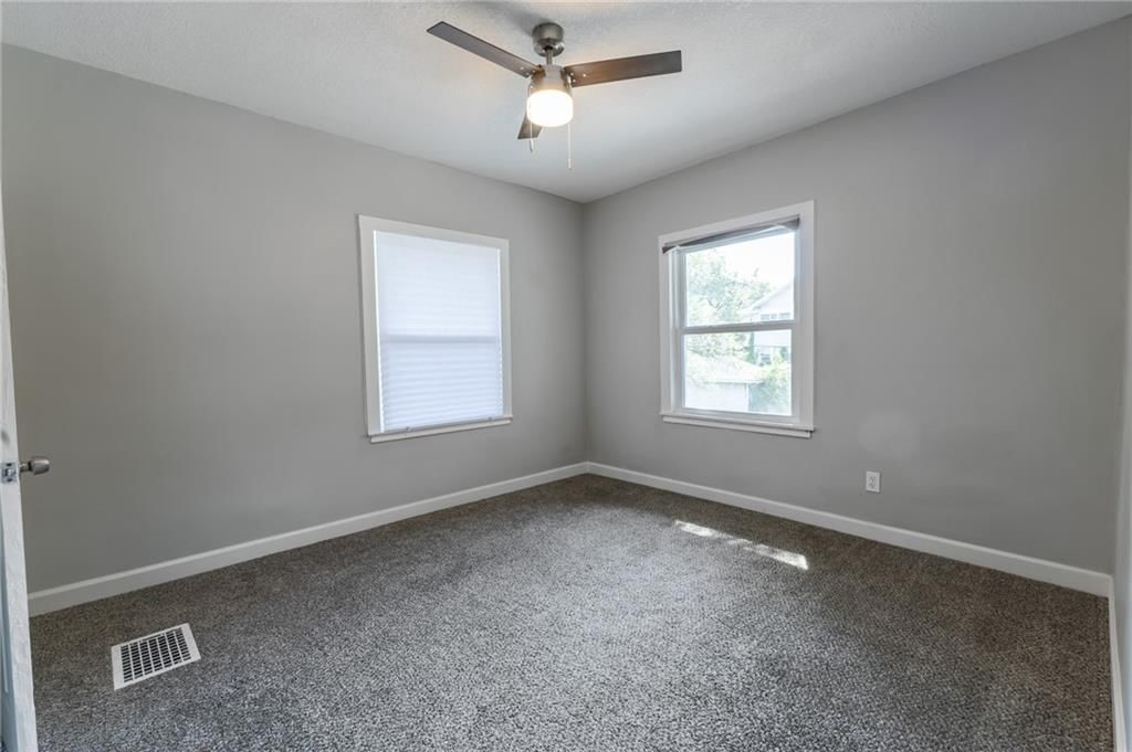 306 N Van Brunt Boulevard — photo 26