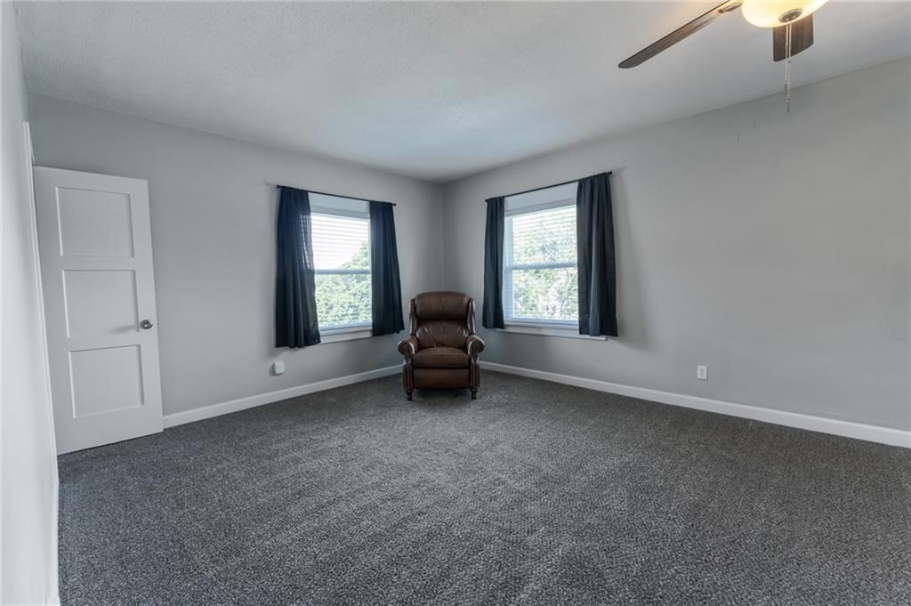 306 N Van Brunt Boulevard — photo 28