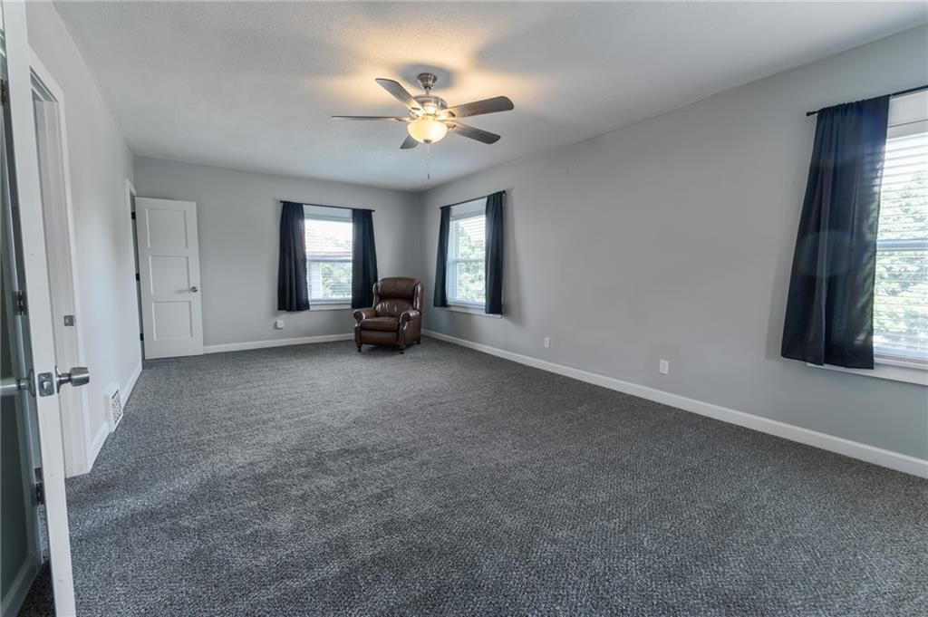 306 N Van Brunt Boulevard — photo 29