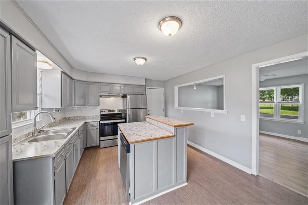 Photo 8 of 27 - 403 E 9th Street