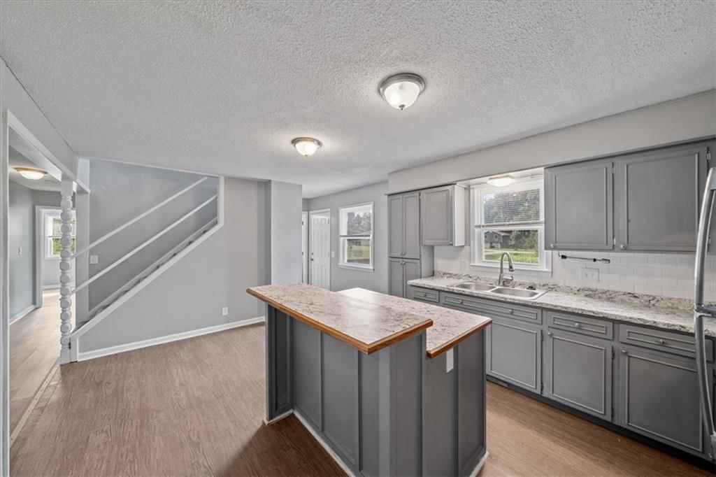 Photo 9 of 27 - 403 E 9th Street