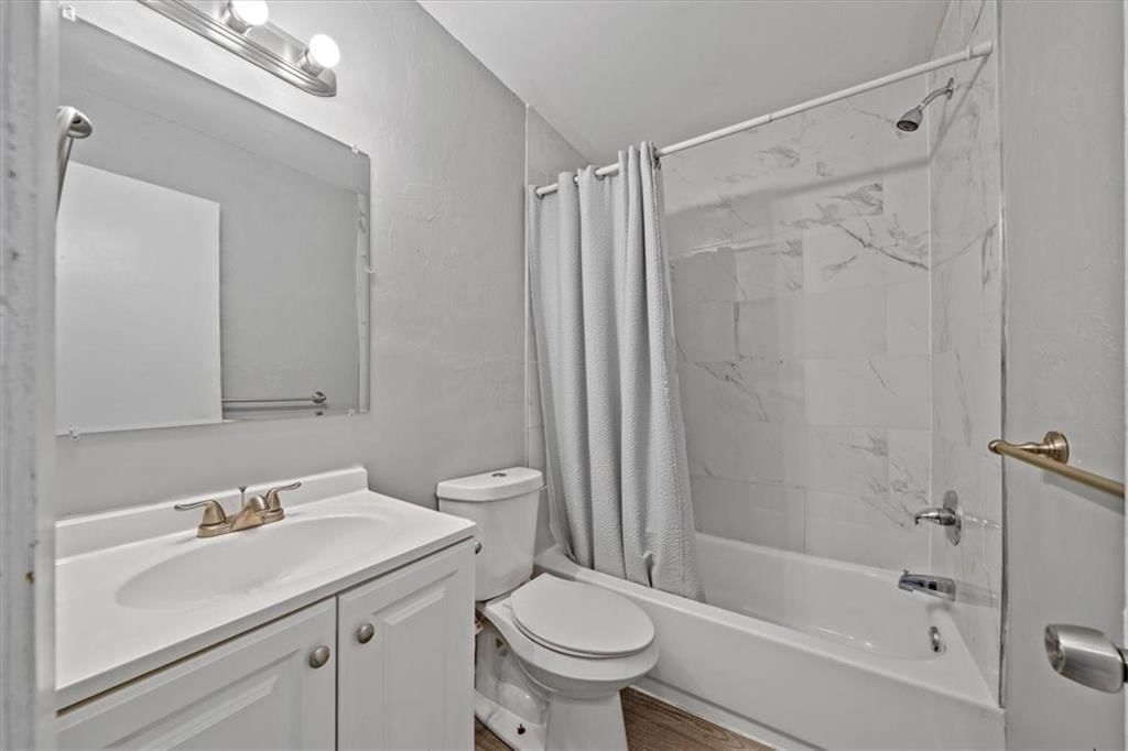 Photo 13 of 27 - 403 E 9th Street