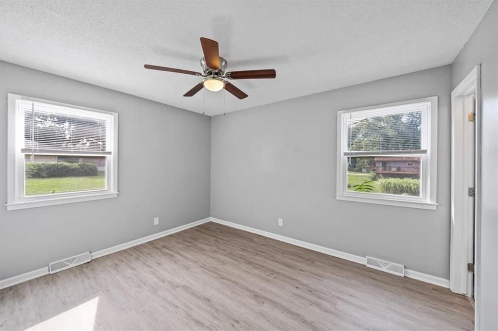 Photo 16 of 27 - 403 E 9th Street
