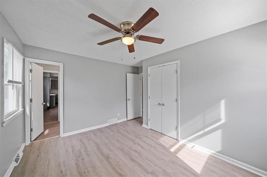 Photo 17 of 27 - 403 E 9th Street