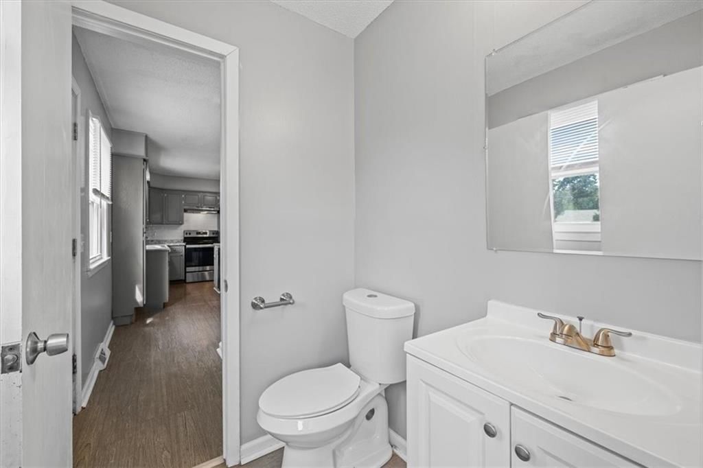 Photo 18 of 27 - 403 E 9th Street