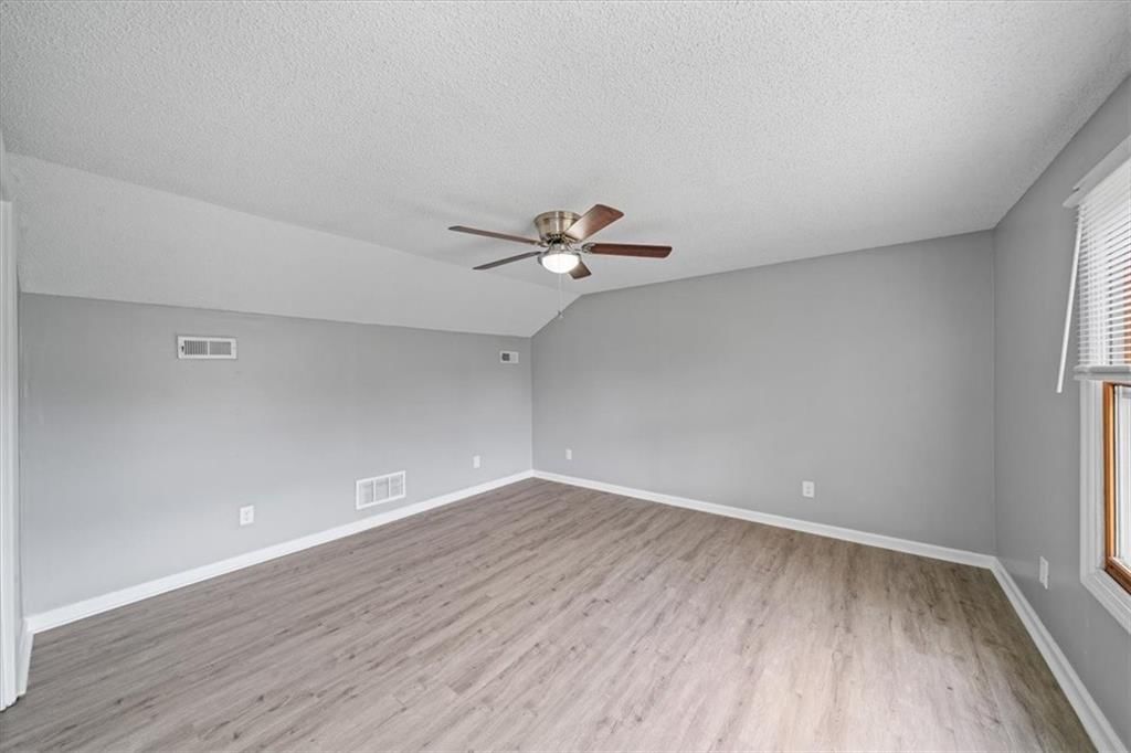 Photo 19 of 27 - 403 E 9th Street