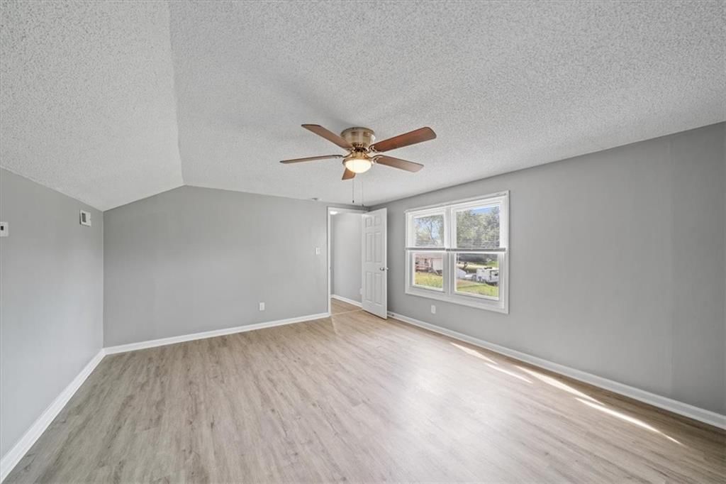 Photo 21 of 27 - 403 E 9th Street