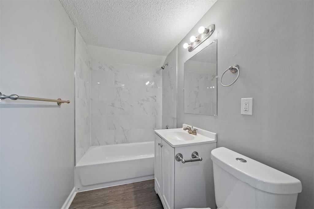 Photo 22 of 27 - 403 E 9th Street
