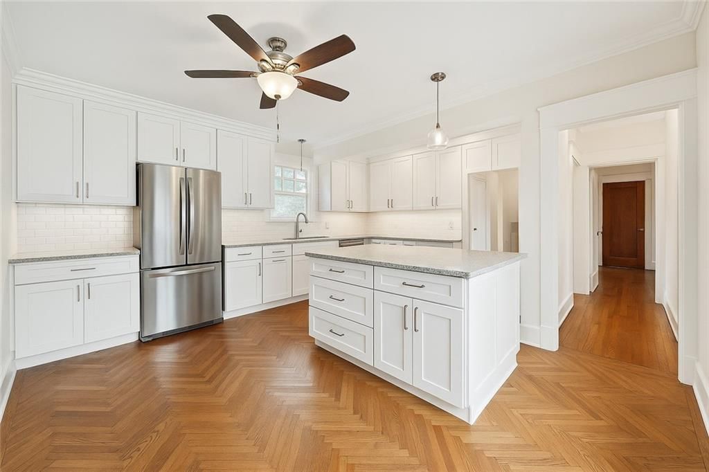 2639 Charlotte Street — photo 8