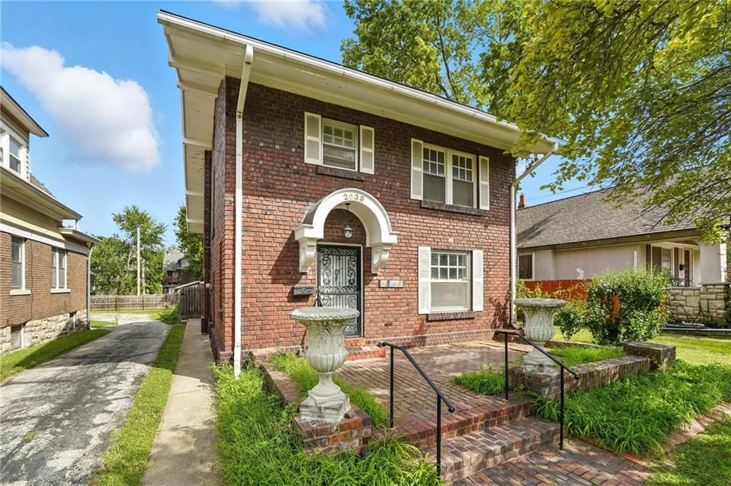 2639 Charlotte Street — photo 22