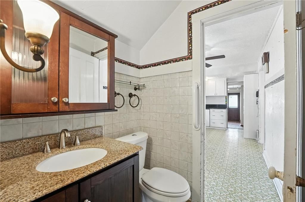 2639 Charlotte Street — photo 23