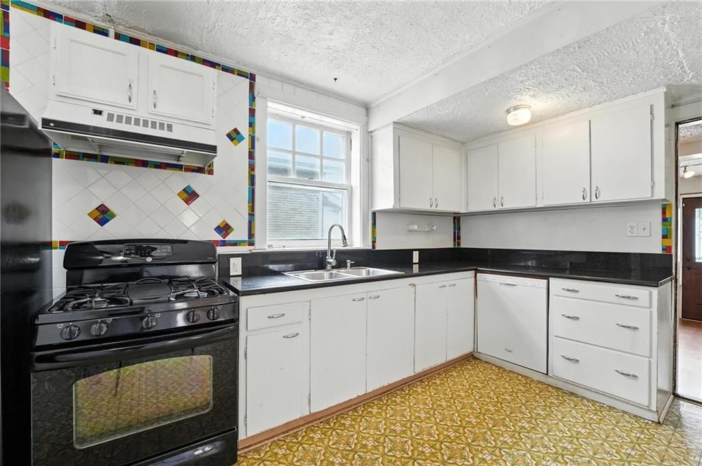 2639 Charlotte Street — photo 26