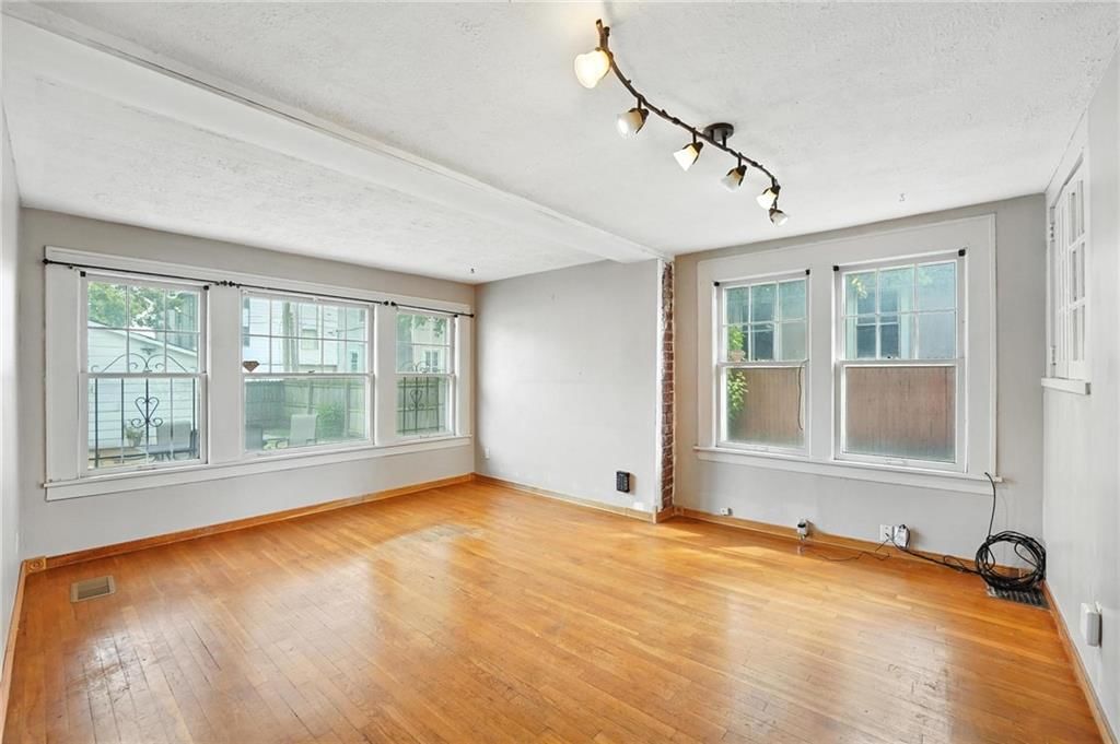 2639 Charlotte Street — photo 32