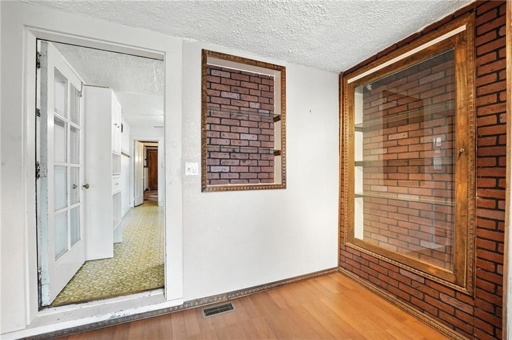 2639 Charlotte Street — photo 35