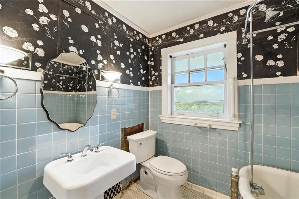 2639 Charlotte Street — photo 38