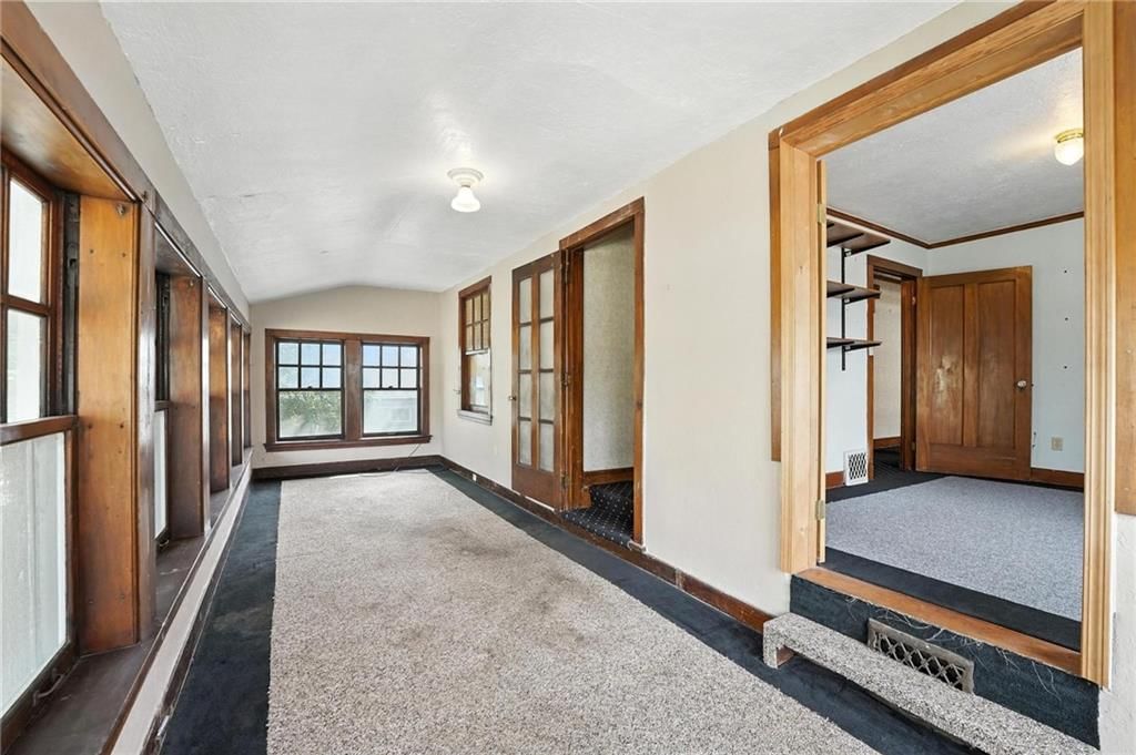 2639 Charlotte Street — photo 44