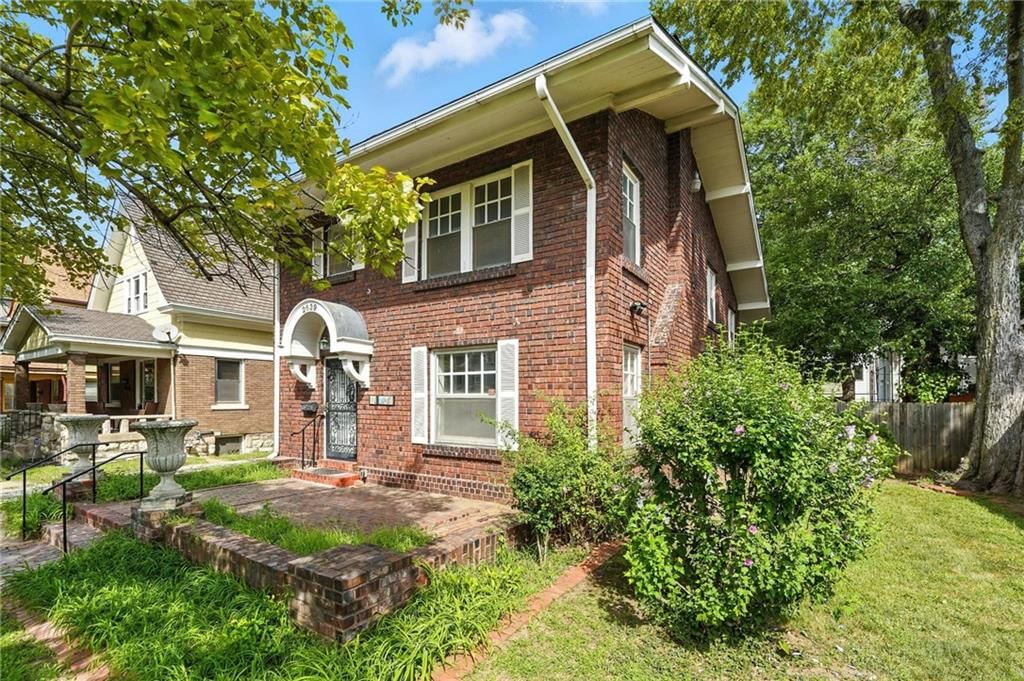 2639 Charlotte Street — photo 45