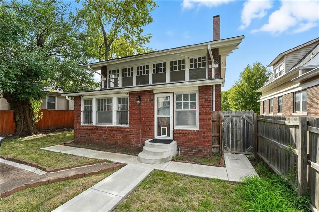 2639 Charlotte Street — photo 47