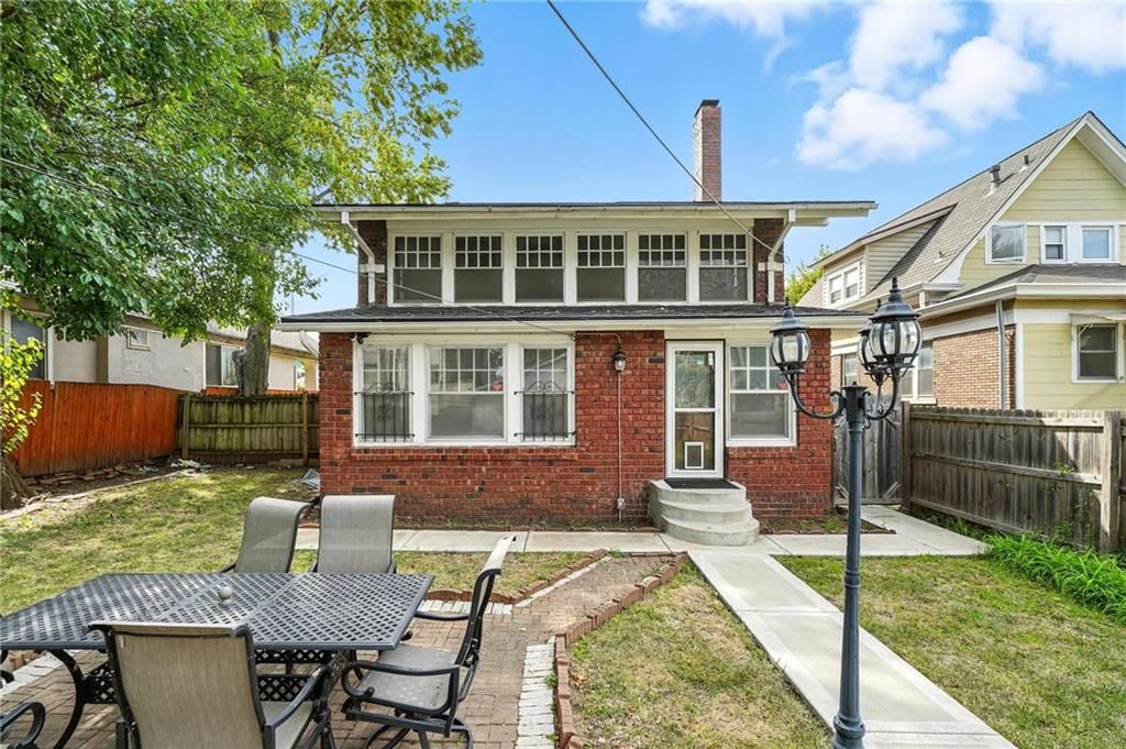 2639 Charlotte Street — photo 48