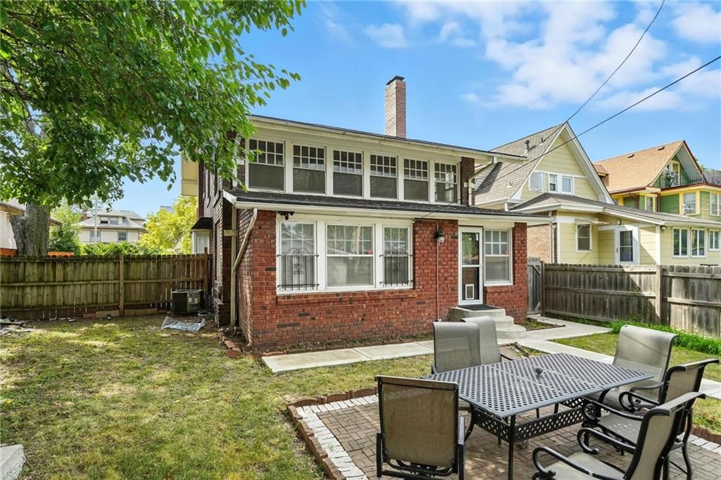 2639 Charlotte Street — photo 49
