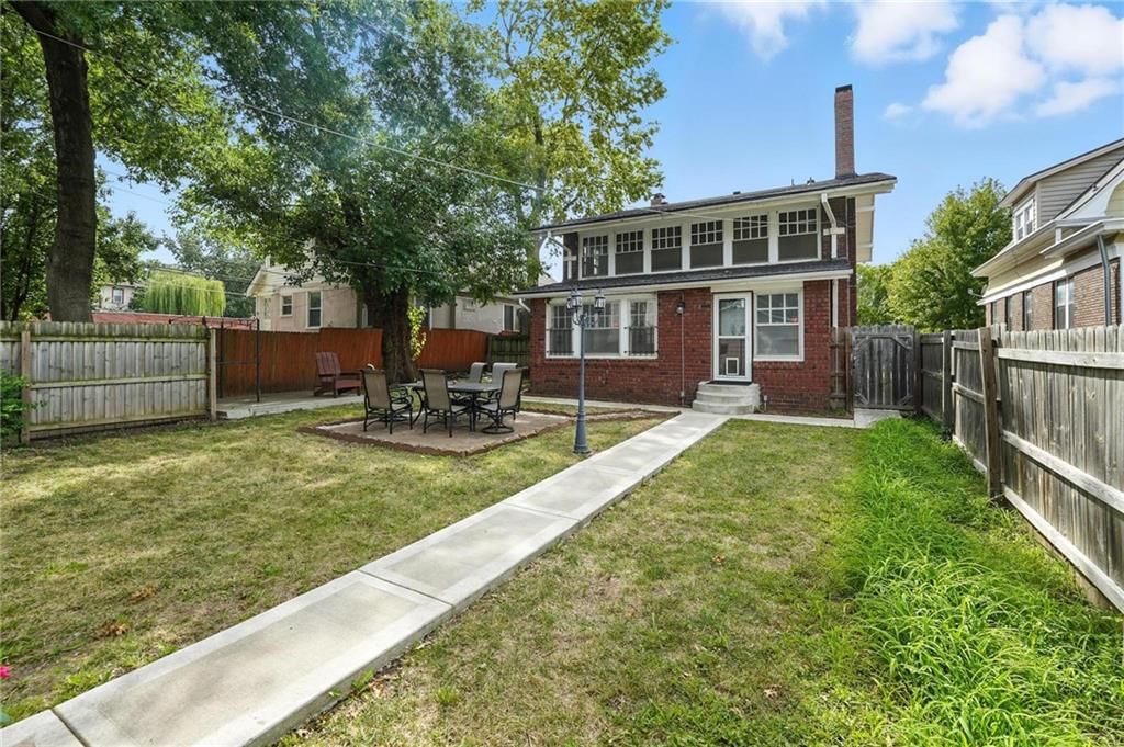 2639 Charlotte Street — photo 51
