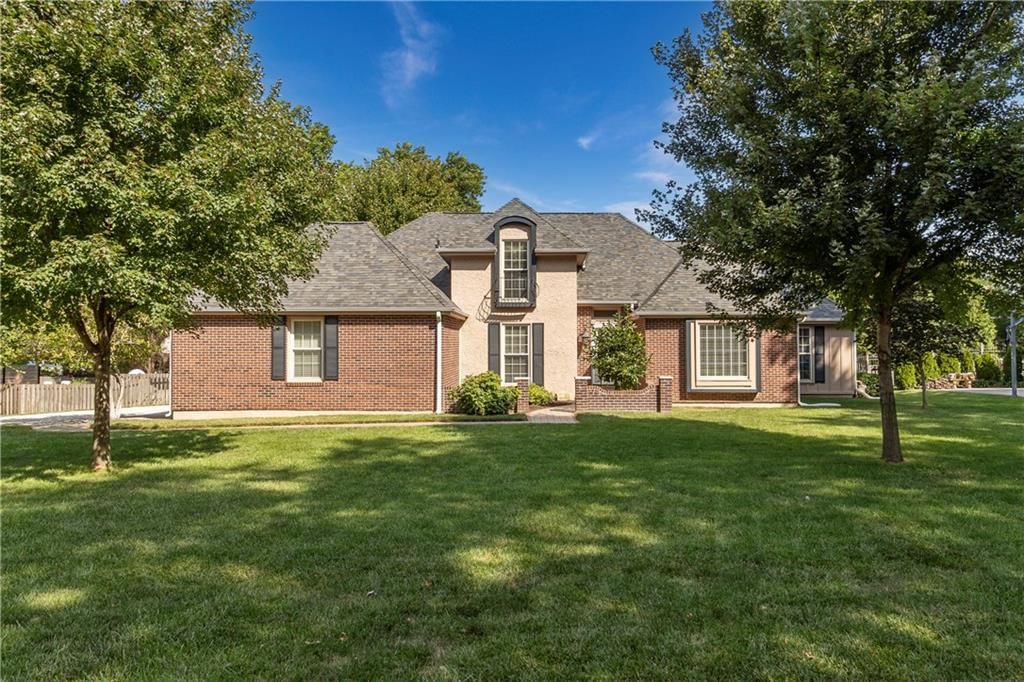 5004 W 111th Terrace, Leawood, KS