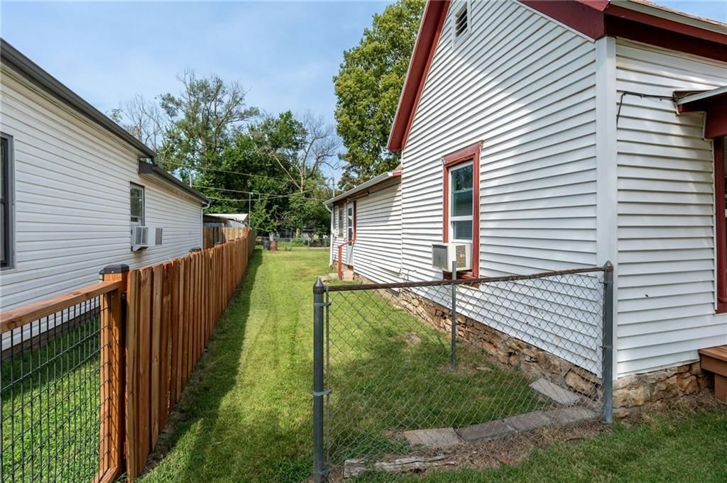 Photo 10 of 44 - 420 S Hill Street