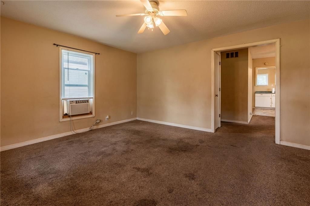 Photo 18 of 44 - 420 S Hill Street