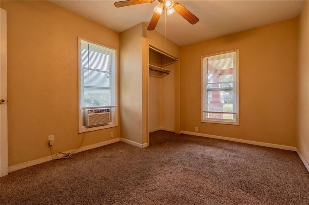 Photo 31 of 44 - 420 S Hill Street