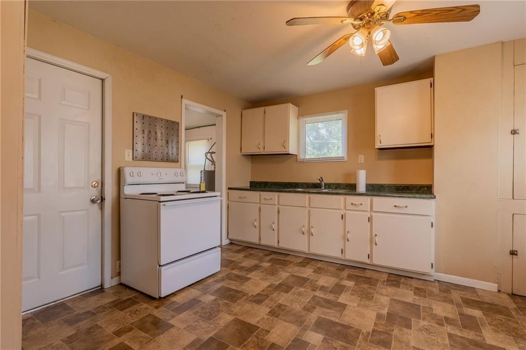 Photo 37 of 44 - 420 S Hill Street