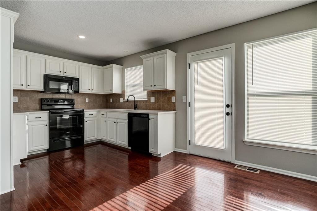 Photo 6 of 13 - 1627 N 128th Street