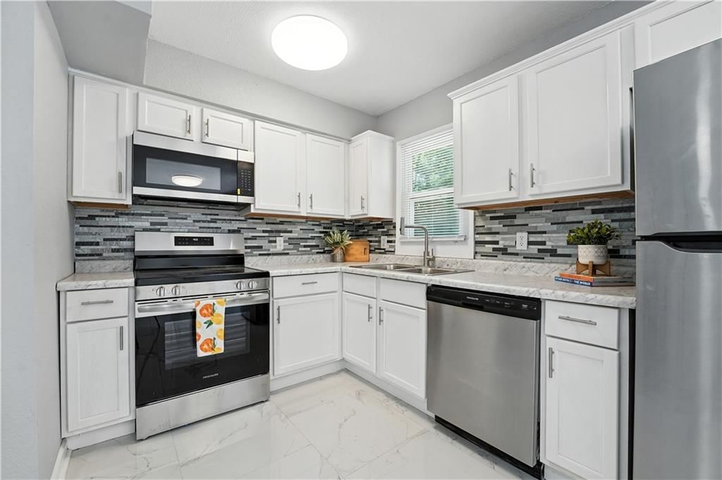 709 W 28th Street — photo 3