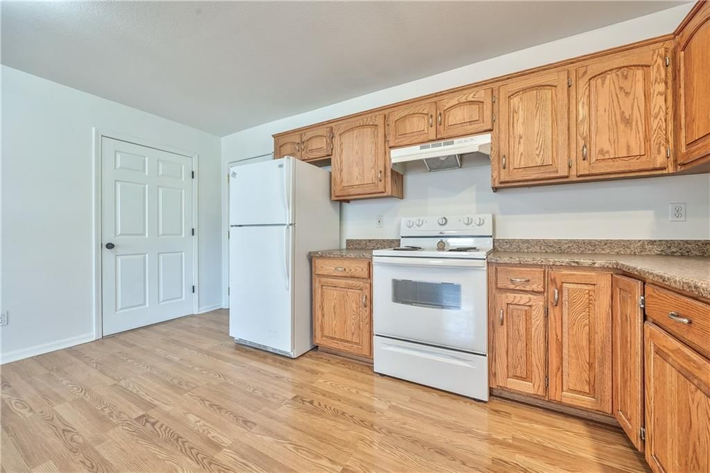 Photo 11 of 26 - 723 N Crysler Avenue