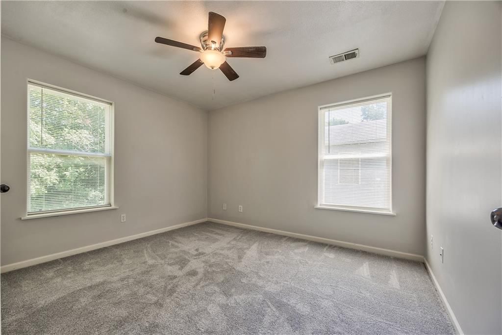 Photo 16 of 26 - 723 N Crysler Avenue