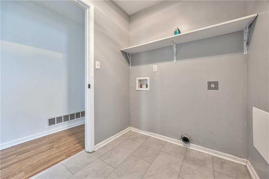 Photo 17 of 26 - 723 N Crysler Avenue