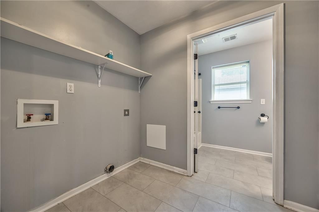 Photo 18 of 26 - 723 N Crysler Avenue