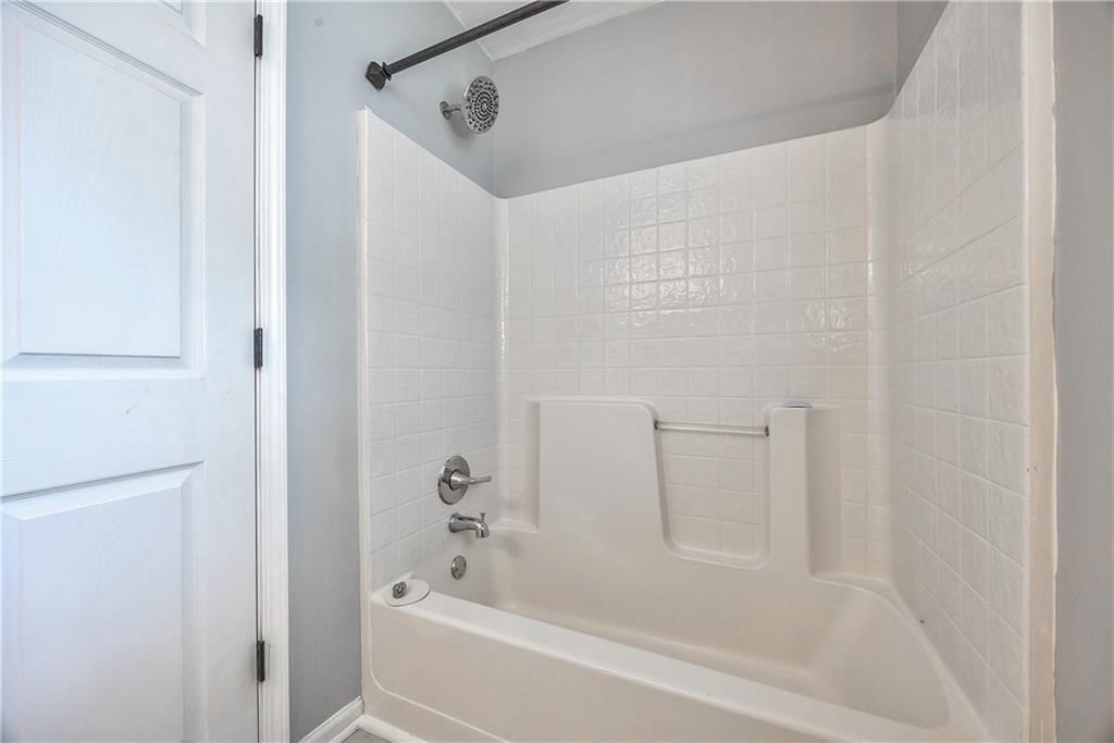 Photo 19 of 26 - 723 N Crysler Avenue