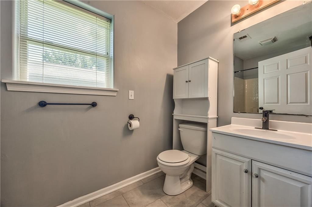 Photo 20 of 26 - 723 N Crysler Avenue