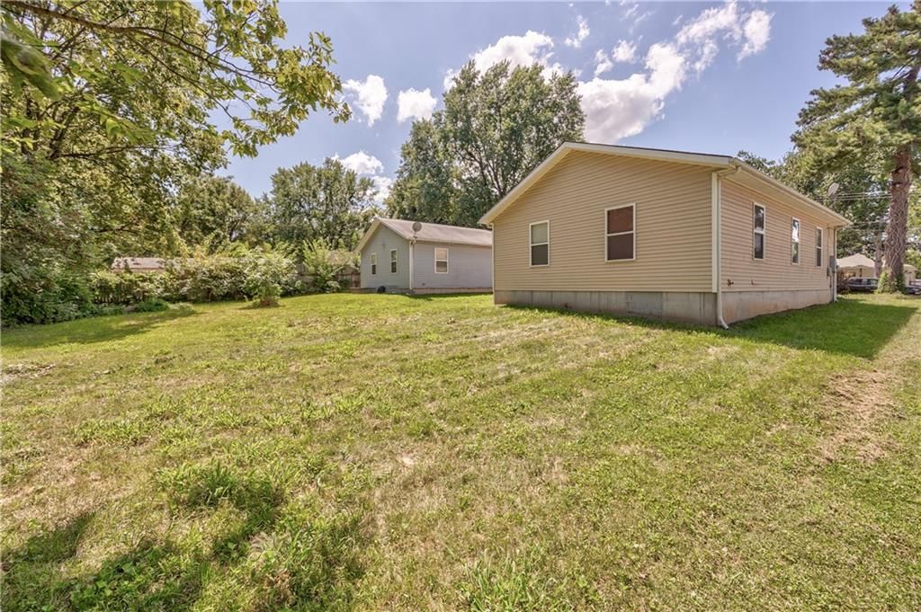 Photo 22 of 26 - 723 N Crysler Avenue