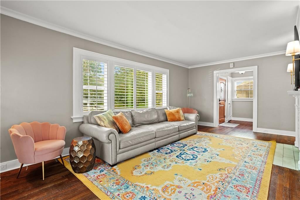 436 W 61st Terrace — photo 6