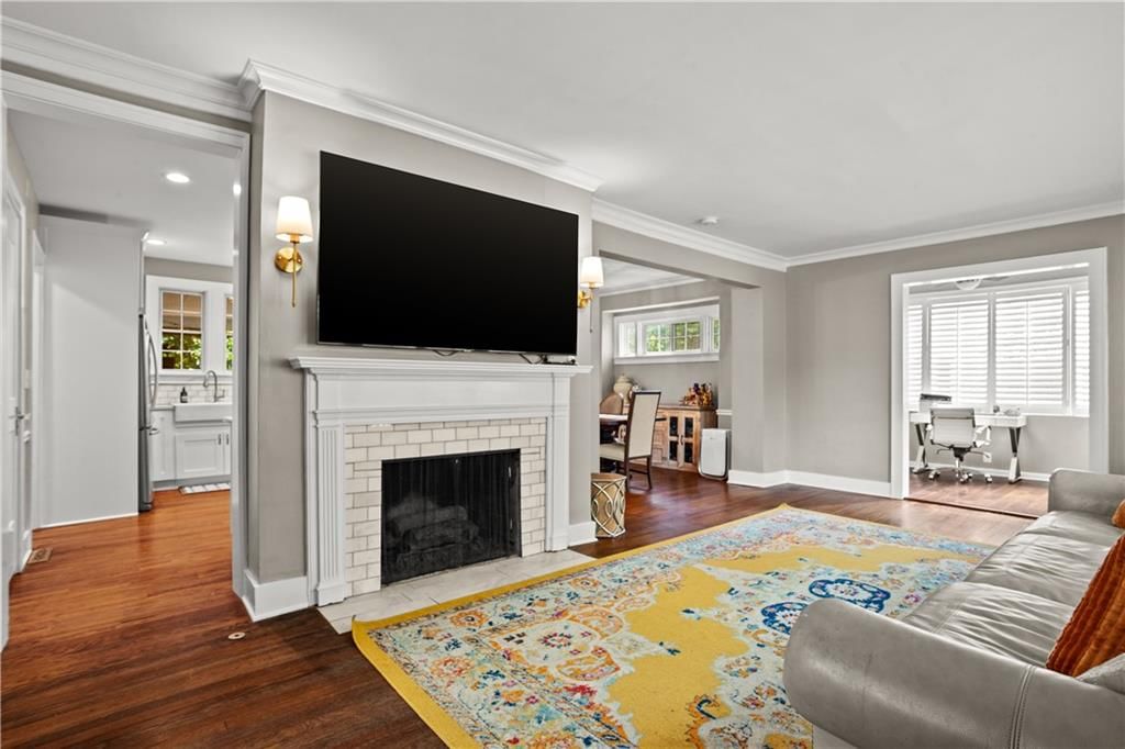 436 W 61st Terrace — photo 8